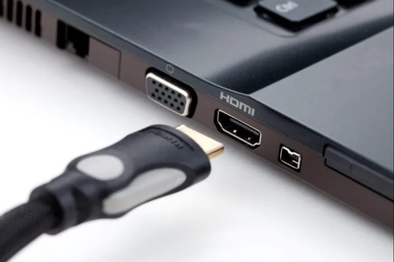 Jak spustit HDMI na notebooku?