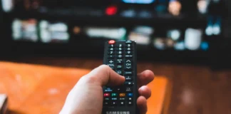 Jak používat funkci Timeshift v televizoru Samsung k pozastavení nebo přetáčení živých pořadů zpět