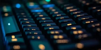 Jak povolit klávesnici na obrazovce v systému Windows 10