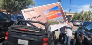 Lze 75palcový televizor převážet v autě